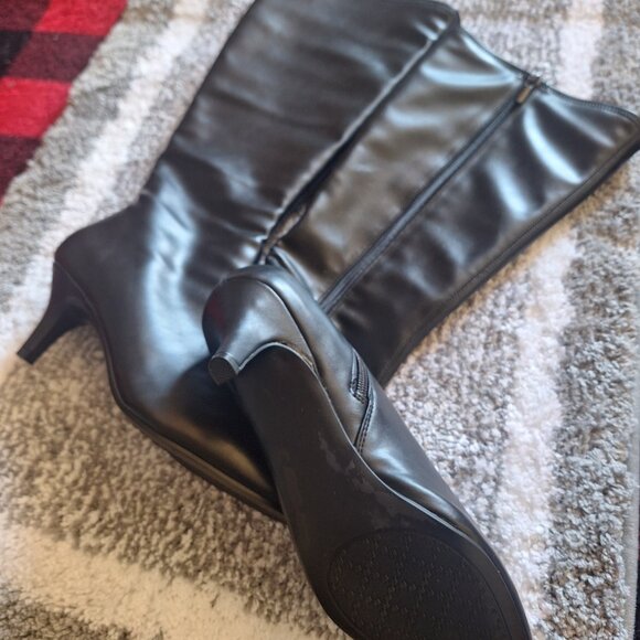 Black below knee boots - Picture 2 of 6